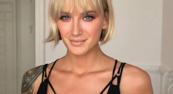 Didem Soydan dikişsiz siyah elbisesiyle yürek hoplattı: Derin yırtmacı olay oldu!