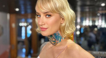 Didem Soydan'dan cesur pozlar: Trasnparanlı sıra dışı elbisesiyle ortalığı yaktı!