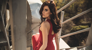 Dizisi final yapınca kendini serin sulara attı! Cansu Dere’nin sere serpe tatil pozları yürekleri hoplattı