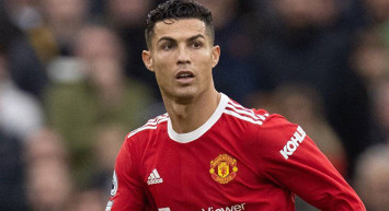 Dünyaca ünlü futbol yıldızı Cristiano Ronaldo estetiklere doymuyor! Ünlü futbolcu bu kez cinsel organını büyüttü!