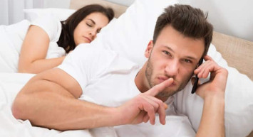 Dünyaca ünlü isim bakıcısıyla yakalandı