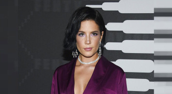 Dünyaca ünlü şarkıcı Halsey Türk sevgilisine verdiği iç çamaşırlı yatak pozları gündem oldu