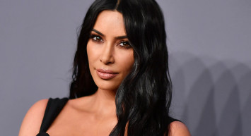 Dünyaca ünlü şov yıldızı Kim Kardashian'dan olay görüntüler! Pantolonunu indirip...