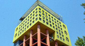 Kahramanmaraş'ta Dünyanın En Saçma Binası Yıkılıyor!