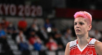 Ebrar Karakurt maç sonrası kendisiyle röportaj yapmak isteyen TRT spikerine öyle bir şey yaptı ki…