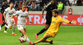 Eintracht Frankfurt- Fenerbahçe Maçında Penaltınının Tekrarlanmama Nedeni!