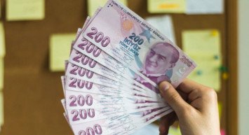 Emekli maaşı zammı sonrası bankalarda promosyon rekabeti başladı: İşte en yüksek 2024 emekli emeli maaşı promosyonu veren bankalar