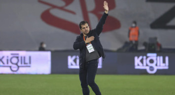 Emre Belözoğlu, Beşiktaş Galibiyetiyle Başakşehir Kariyerine Etkili Başladı!