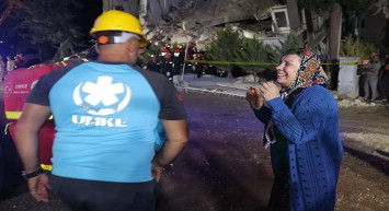 Enkaz yıkıntılarını film seti olarak kullanan Şahsi Meselemiz filmi Hataylıları öfkelendirdi!