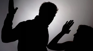 Eski Kocası Ve Oğlu Tarafından Bıçaklandı!