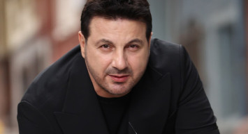 Eski şarkıcı Davut Güloğlu ile vatandaş arasında gerginlik: ''Bana mı vuracaksın?''