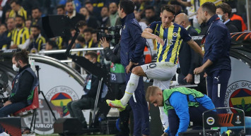 Fenerbahçe-Antwerp Maçında Oyundan Alınan Mesut Özil, Büyük Tepki Gösterdi!