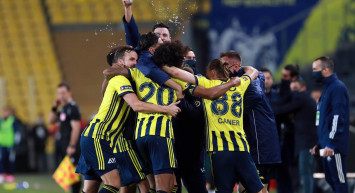 Fenerbahçe Jose Sosa İle Yollarını Ayırıyor!