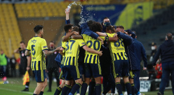 Fenerbahçe'de Caner Erkin ve Sinan Gümüş Kadro Dışı Bırakıldı!