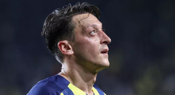 Fenerbahçe'de Mesut Özil Endişesi Yaşanıyor!
