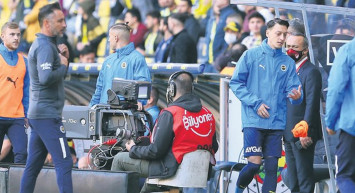 Fenerbahçe'de Mesut Özil, Vitor Pereira'ya Tepki Gösterdi!