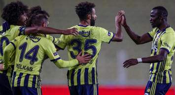 Fenerbahçeli Mame Thiam Antalyaspor'a Kiralık Olarak Transfer Oldu!