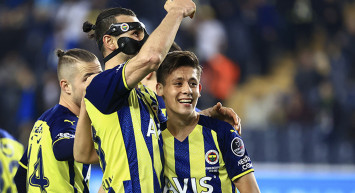 Fenerbahçe'nin Hatayspor Karşılaşmasında Arda Güler İle Serdar Dursun Arasında Dikkat Çeken Diyalog