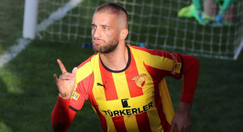 Galatasaray'dan Sürpriz Transfer Hamlesi: Milli Futbolcu Sarı Kırmızılı Takıma Çok Yakın!