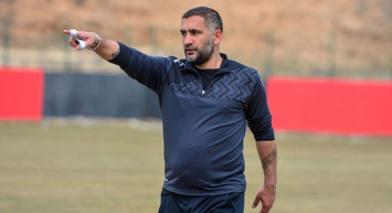 Galatasaray'ın eski futbolcusu olan ve şimdilerde teknik direktörlük yapan Ümit Karan, Anagold 24 Erzincanspor'la anlaşmaya vardı!