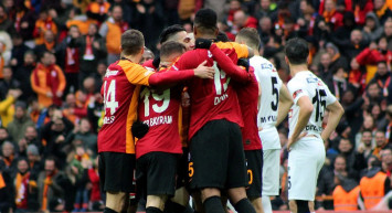 Galatasaray'ın Eski Futbolcusu Radamel Falcao, Rayo Vallecano'da Yine Golünü Attı!