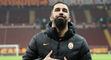 Galatasaraylı Arda Turan'ın Garsona Karşı Davranışı Gündem Oldu!