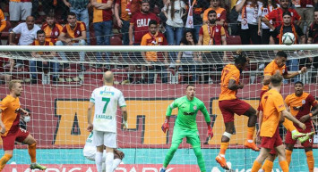 Galatasaraylı Fernando Muslera, Alanyaspor Maçının Ardından Serkan Kırıntılı'nın Üzerine Yürüdü!