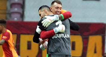Galatasaraylı Fernando Muslera ve Trabzonsporlu Uğurcan Çakır 2021'in En İyileri Listesine Girdi!