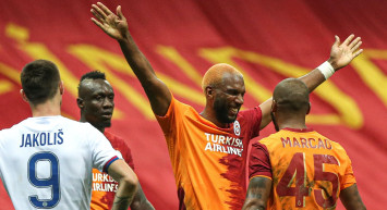 Galatasaraylı Yıldız Ryan Babel Rap Albümü Çıkardı!