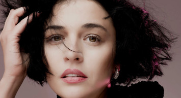 Gonca Vuslateri gözyaşları içinde paylaştı: İlk tekmeyi hissettiğim an...