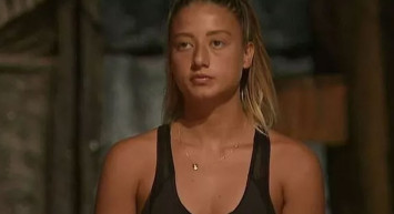 Gözler bugün de bayram etti! Survivor'un eski yarışmacısı Aleyna şok baskın yiyince sütyensiz kapıyı açtı görenlerin yüreği hopladı