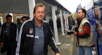 Göztepe, Bernd Schuster'ı Transfer Etmek İstiyor!