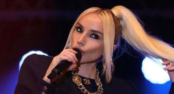 Gülşen sahnedeki kalça dansı ile olay oldu cinsel organına kadar göründü