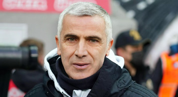 Güntekin Onay, Beşiktaş'ın iyi bir kadrosu varken şirin gözükmeye çalışıp oyunu okuyamayan Önder Karaveli'nin elinde olduğunu söyledi