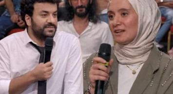 Hasan Can Kaya bile şaşırdı Esra öğretmenin boşanma sebebini duyan şoke oldu