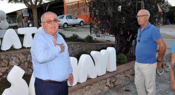 Heykel Belediyeciliği, Hizmet Belediyeciliğine Karşı!