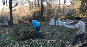 Hindistan'da cenaze töreni düzenlediği eşini eve gelince karşısında gördü!