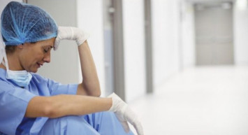 Hindistan'da iki doktor meslektaşlarına tecavüz etti