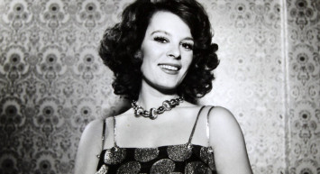 Hülya Koçyiğit’den acı haber: Yeşilçam’ın usta oyuncusunun sesi hayatını kaybetti!