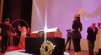 İlhan İrem'e son veda! Ünlü şarkıcının cenaze töreni düzenlendi usta isme yapılan saygısızlık törene damga vurdu