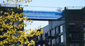 İngiltere'de Saydam Gökyüzü Havuzuna Ziyaretçiler Akın Etti