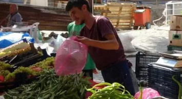 İnsanlık ölmemiş! Bolu’da hesabına 212 bin lira yatan pazarcı öyle bir şey yaptı ki görenler hayret etti