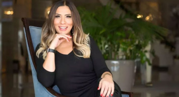 Işın Karaca yaşına başına bakmadı! Kendisinden 19 yaş küçük sevgilisiyle herkesin içinde...