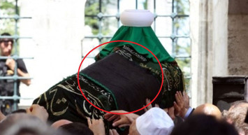 İsmailağa Cemaati lideri Mahmut Ustaosmanoğlu'nun tabutunun üzerindeki siyah örtünün sırrı ortaya çıktı!