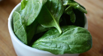 Ispanak zehirlenmesi belirtileri nelerdir, nasıl anlaşılır, öldürür mü? Ispanak zehirlenmesinin 8 yaygın belirtisi