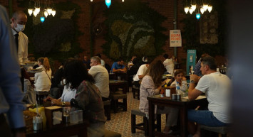 İstanbul'da 8 bin 400 lira'ya Çalışacak Garson Bulunamıyor