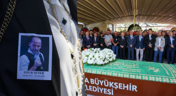 İstek parça çalmadığı için canice öldürülen müzisyen Onur Şener son yolculuğuna uğurlandı