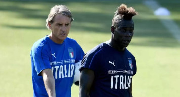 İtalya Teknik Direktörü Roberto Mancini'nin annesi Marianna Puolo'dan oğluna Adana Demirsporlu Mario Balotelli'yi oynatmaması nedeniyle eleştiri geldi!