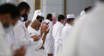 Kabe’de İlk Teravih Namazı Korona Önlemleri Altında Gerçekleşti