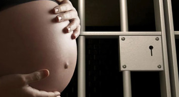 Kadınlar koğuşunda kalan trans birey iki kadını hamile bıraktı: Erkeler koğuşuna geçince ise…